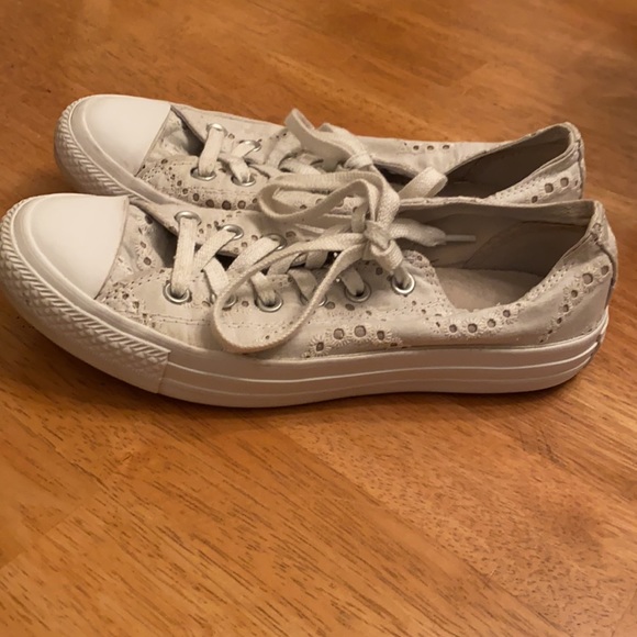 Converse All Star off white/ white lace like design sneakers nice, size 8, - Picture 5 of 16